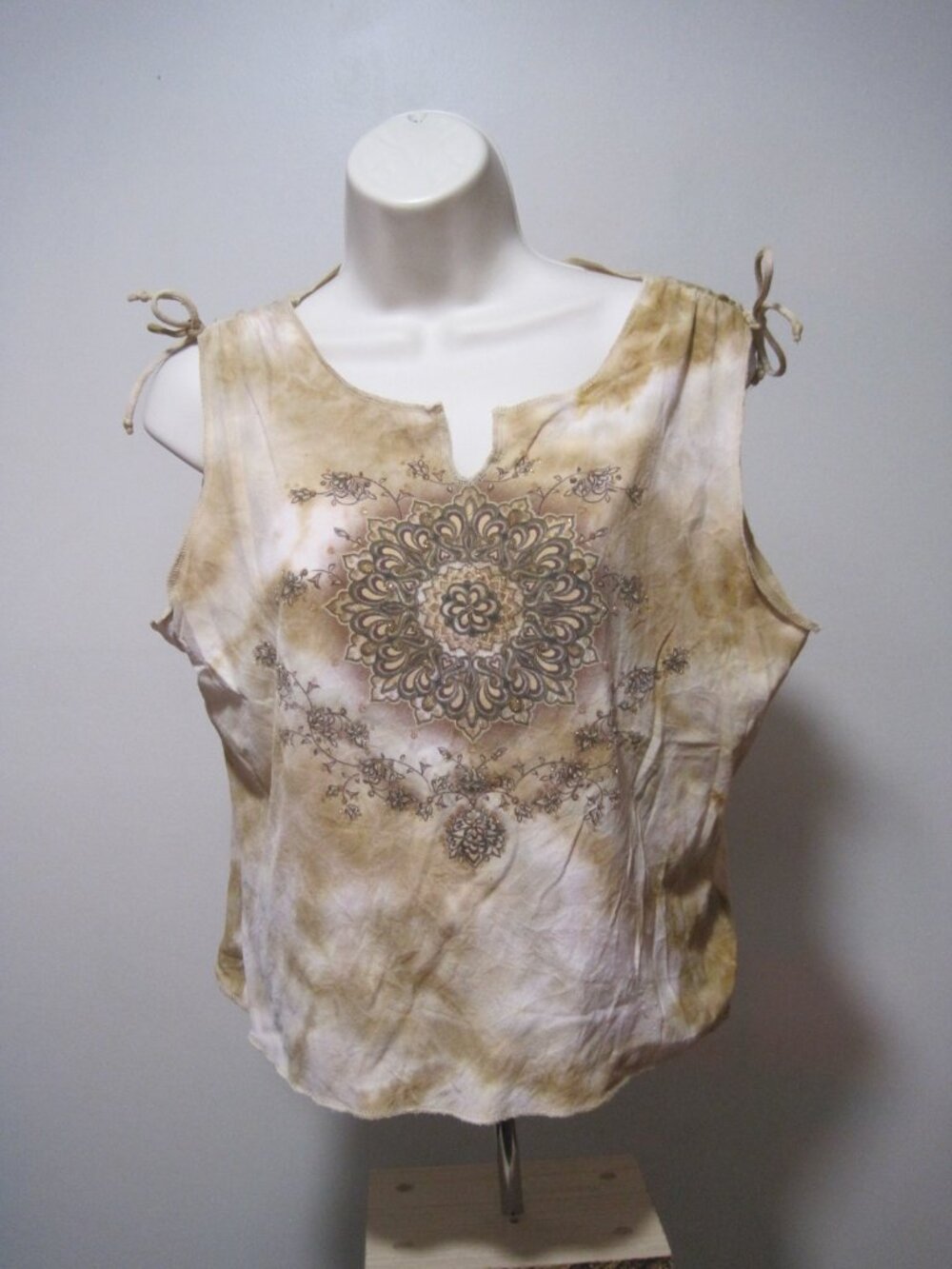 VINTAGE Fang Junior XL Tan Floral Embroidered Tie Shoulders Round Split Tank Top